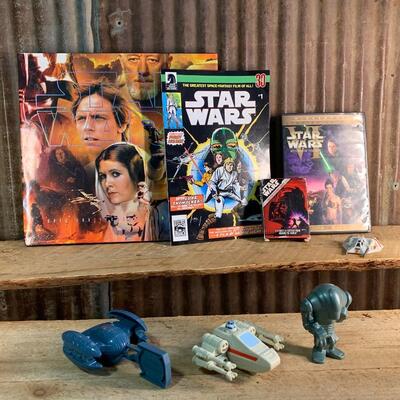 Star Wars Collectibles, Books, Ships Cards & More - QTY 12
