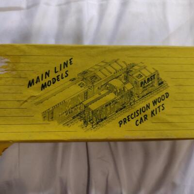 Antique Wooden / Plastic Train Model Kits, Athearn - QTY 9