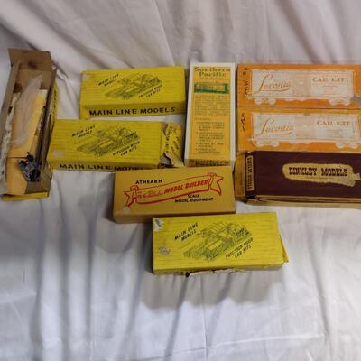 Antique Wooden / Plastic Train Model Kits, Athearn - QTY 9