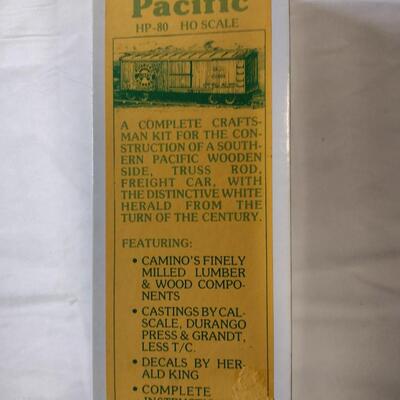 Antique Wooden / Plastic Train Model Kits, Athearn - QTY 9
