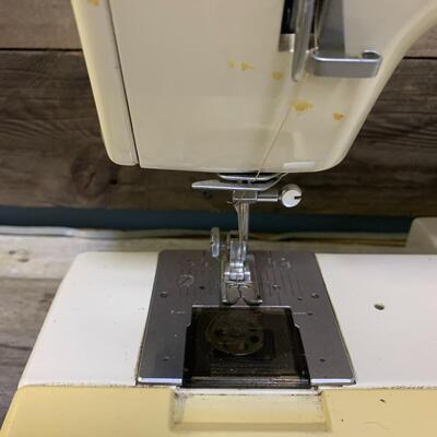 Vintage Kenmore Sewing Machine, Used w / Original Box 7 Instructions