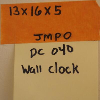 Lot 040 Wall clock