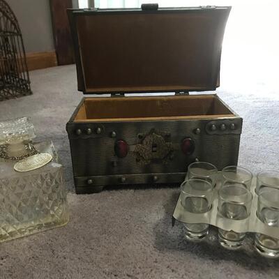 SCOTCH  DECANTER SET 