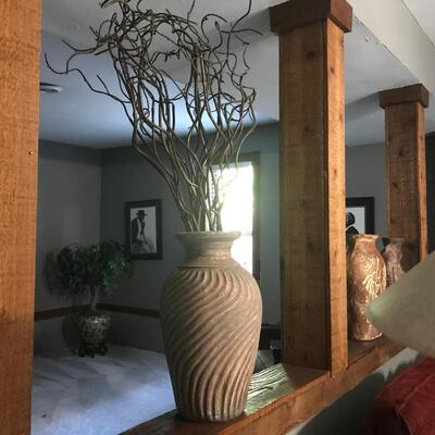 VASE W/CURLY WILLOW