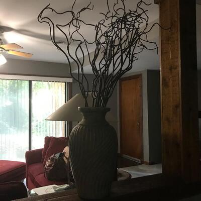 VASE W/CURLY WILLOW