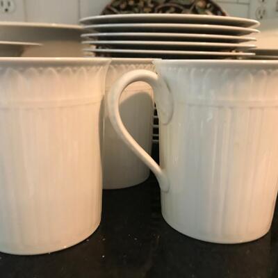 VILLEROY & BOCH  CHAUTEAU INTARSIA & CELLINI CLASSIC FINE CHINA 8 place settings plus....