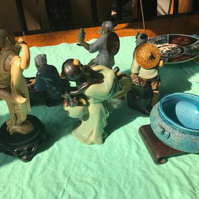6 PC DECO STATUETTES/FIGURINES