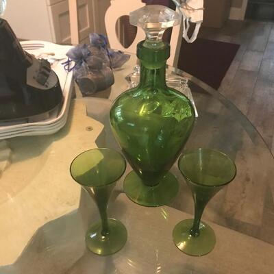 VINTAGE RARE GREEN GLASS DECANTER, STOPPER & SIPPING WINE GLASSES