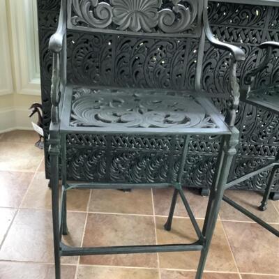 F639 Cast Aluminum Bar with Two Stools 