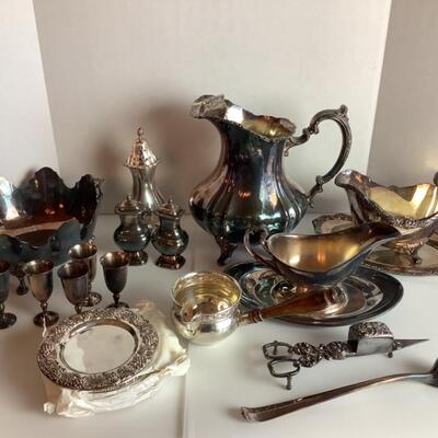 D646 Lot of Silver plated Serving Pieces 