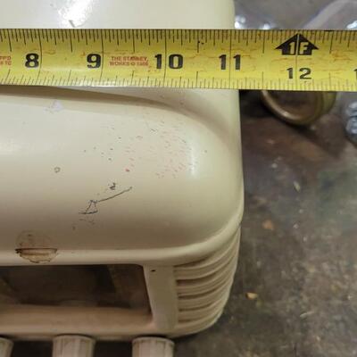 Lot 6: Vintage CROSLEY Model 56 TW-L Radio (Needs Rewire Project)