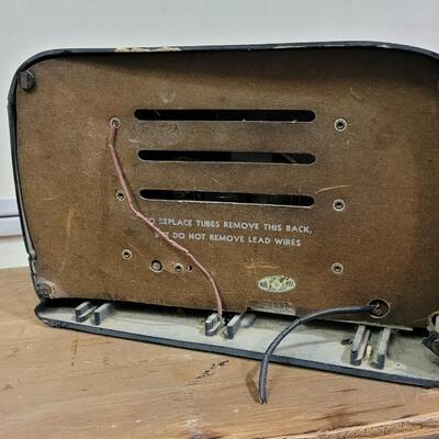 Lot 6: Vintage CROSLEY Model 56 TW-L Radio (Needs Rewire Project)