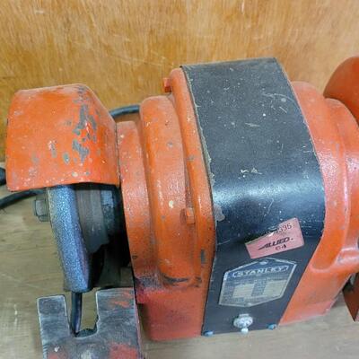 Lot 15: Vintage STANLEY 1/4 HP Bench Grinder Original Red Paint
