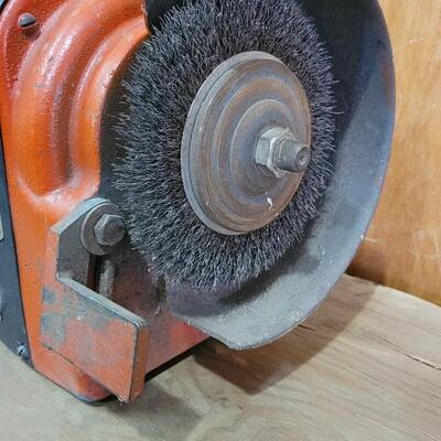 Lot 15: Vintage STANLEY 1/4 HP Bench Grinder Original Red Paint