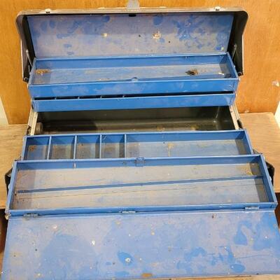 Lot 19: Large Metal Tool or Tackle Box with Pop Out Storage