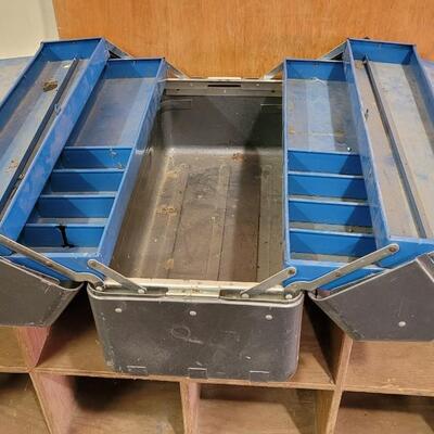Lot 19: Large Metal Tool or Tackle Box with Pop Out Storage