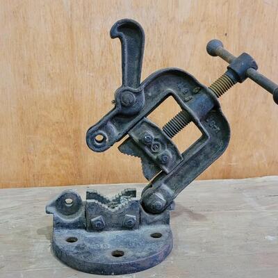 Lot 22: Vintage Pipe Cutter Bench Tool 