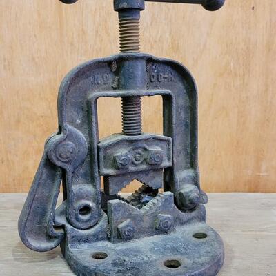Lot 22: Vintage Pipe Cutter Bench Tool 
