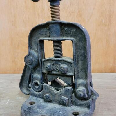 Lot 22: Vintage Pipe Cutter Bench Tool 