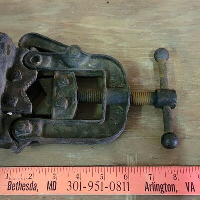 Lot 22: Vintage Pipe Cutter Bench Tool 