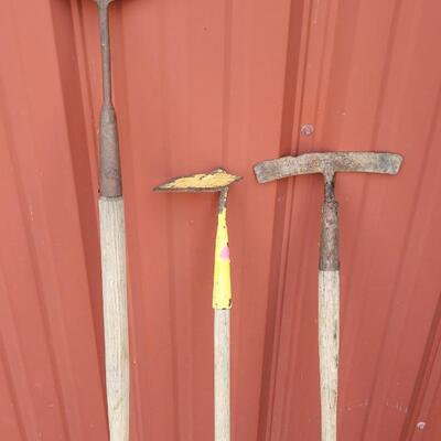 Lot 28: Assortment of (3) Vintage Garden Tools