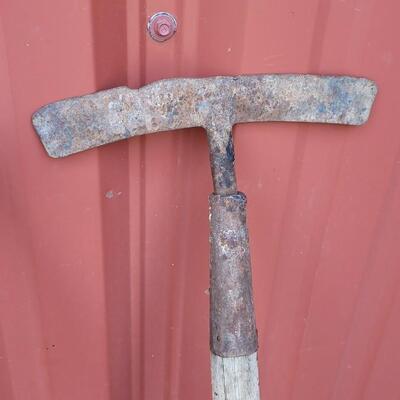 Lot 28: Assortment of (3) Vintage Garden Tools