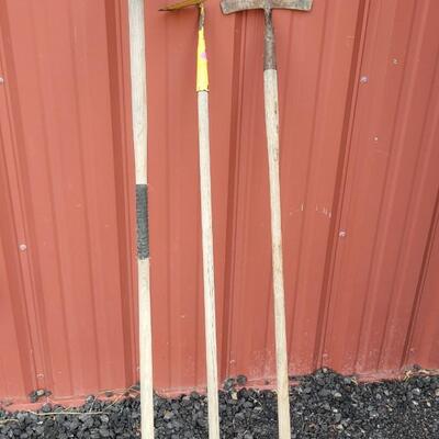 Lot 28: Assortment of (3) Vintage Garden Tools