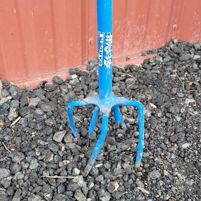 Lot 29: Garden Claw Weeding Tool 