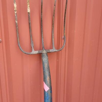 Lot 32: Vintage Pitchfork Tool 
