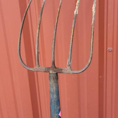 Lot 32: Vintage Pitchfork Tool 