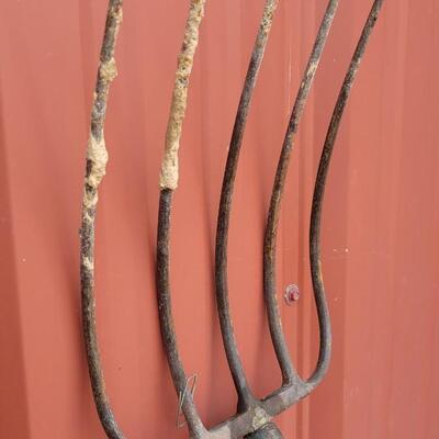 Lot 32: Vintage Pitchfork Tool 