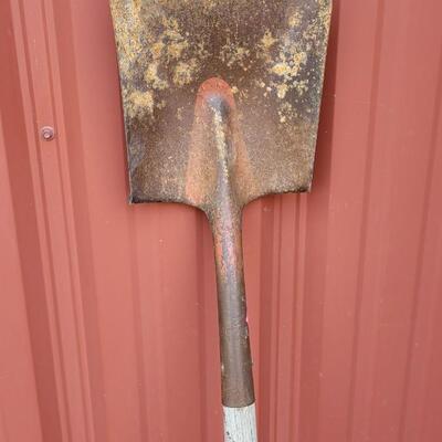 Lot 33: Vintage Flat Edge Shovel 