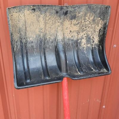 Lot 34: Plastic Snow Shovel 