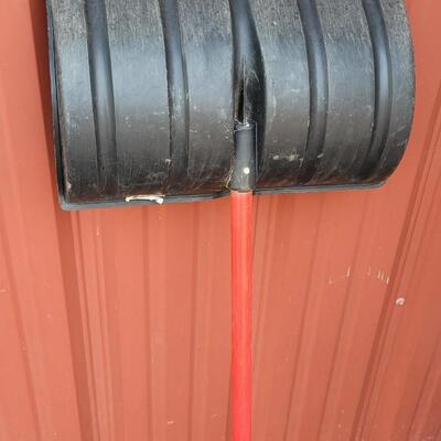 Lot 34: Plastic Snow Shovel 