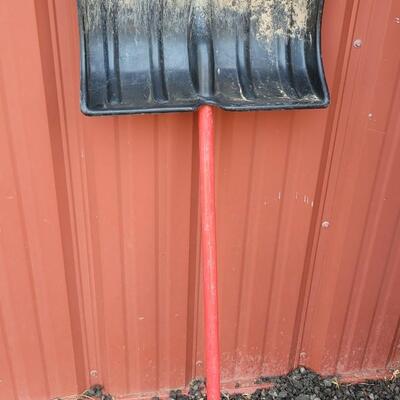 Lot 34: Plastic Snow Shovel 