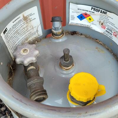 Lot 41: Empty Gray LP GAS Tank 