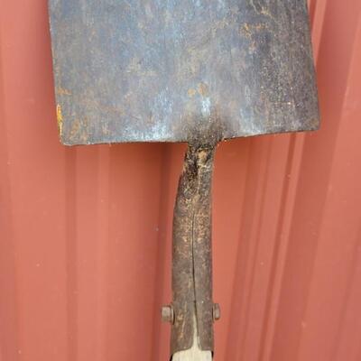 Lot 42: Vintage Trimmer Garden Tool 