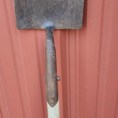 Lot 42: Vintage Trimmer Garden Tool 