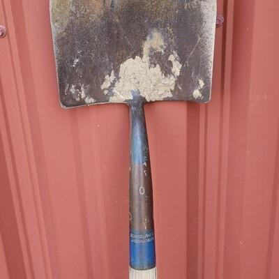 Lot 51: Vintage Shovel FEATHERWEIGHT TEMPERED