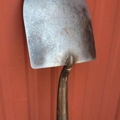 Lot 51: Vintage Shovel FEATHERWEIGHT TEMPERED