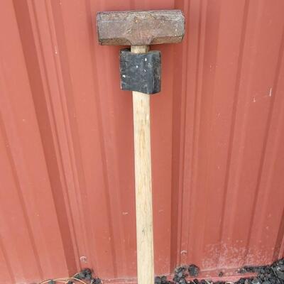 Lot 53: Vintage 35" Sledgehammer (Solid Mount)
