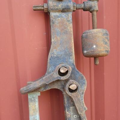 Lot 63: Vintage FAIRBANKS Short Iron Pillar Beam Livestock Scale INCOMPLETE