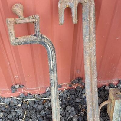 Lot 63: Vintage FAIRBANKS Short Iron Pillar Beam Livestock Scale INCOMPLETE