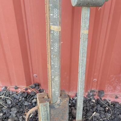 Lot 63: Vintage FAIRBANKS Short Iron Pillar Beam Livestock Scale INCOMPLETE