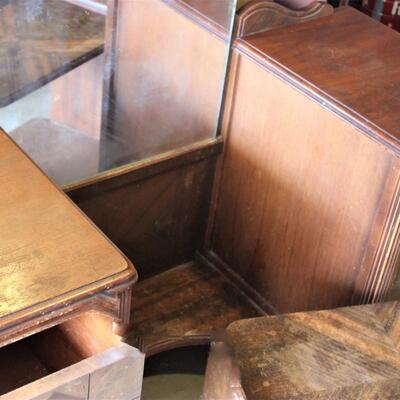    VINTAGE MIRRORED VANITY AND SEATING