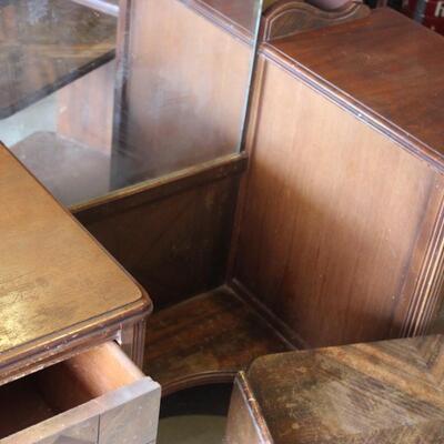    VINTAGE MIRRORED VANITY AND SEATING