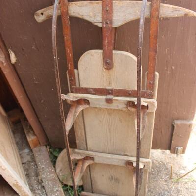    VINTAGE SLEDS