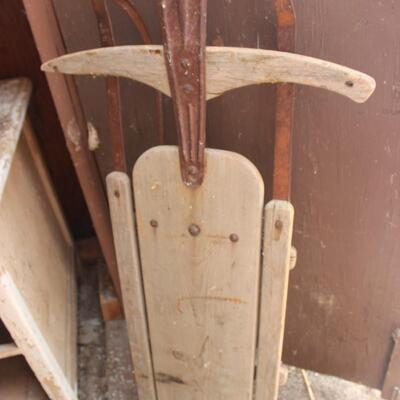    VINTAGE SLEDS