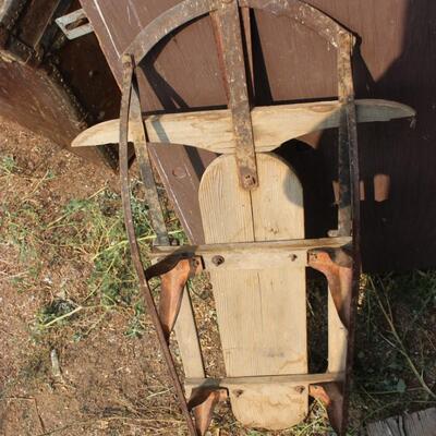    VINTAGE SLEDS