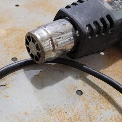 Lot 79: 1200 Watt Black and Decker Heat Gun 